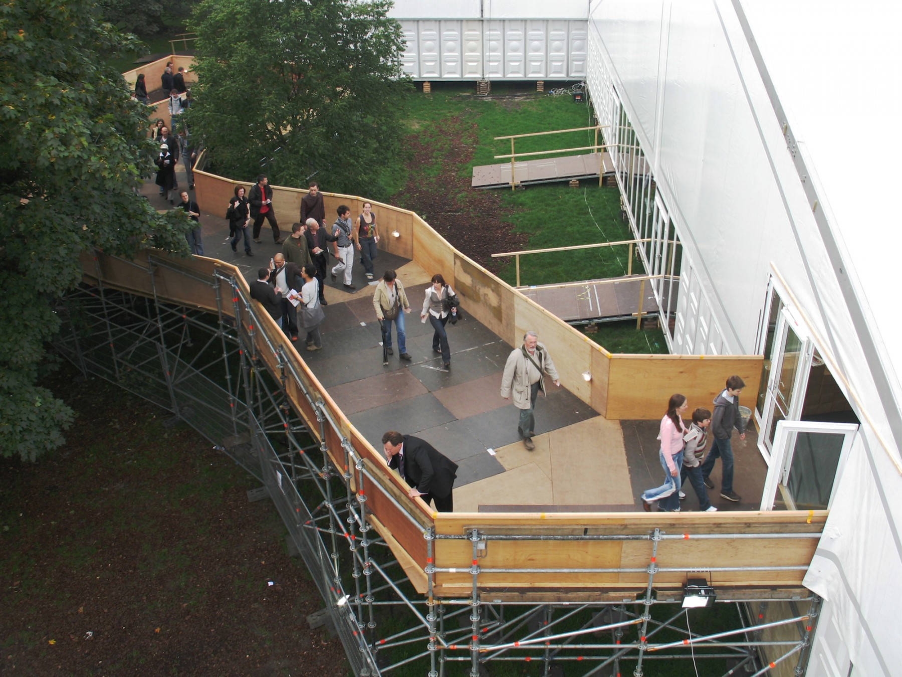 Jamie-Fobert-Architects Frieze-Art-Fair-scaffold-ramp-entrance-temporary structure-regents-park